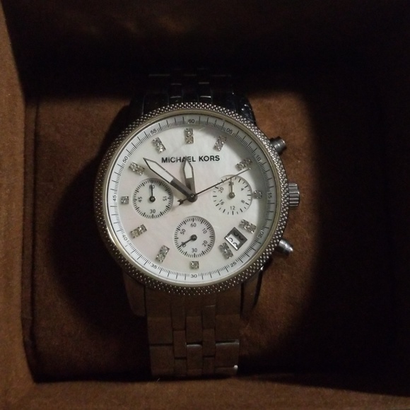 Michael Kors Watch Silver - Picture 2 of 5